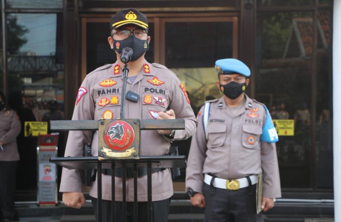 Kapolres Cirebon Kota, pimpin Upacara Korps Raport Kenaikan Pangkat Reguler dan Pengabdian Personel Polri Polres Ciko