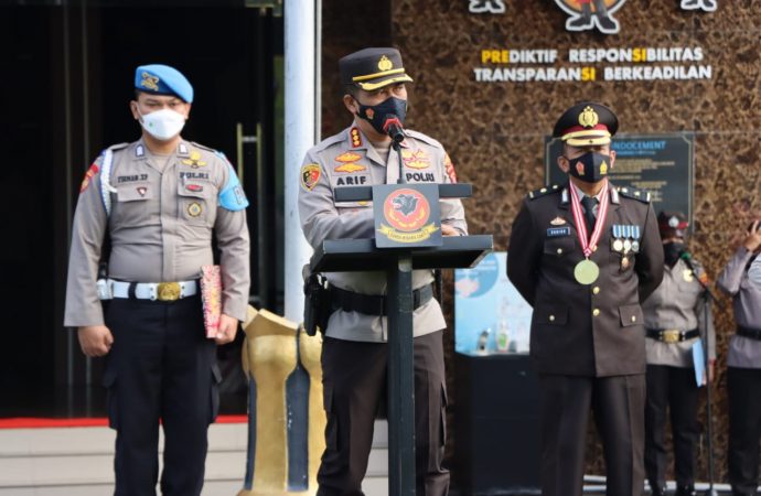 Polresta Cirebon Gelar Upacara Wisuda Purna Bhakti Anggota Polri dan ASN