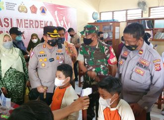 Kapolres Cirebon Kota Tinjau Vaksinasi Anak di SD Negeri Karyamulya 1 Kota Cirebon
