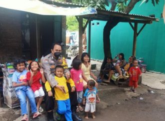 Bhabin Ds. Dawuan Ciko, sambangi anak-anak dan bagikan masker serta edukasi wajib prokes