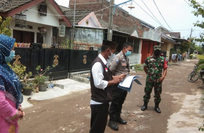 Deteksi Dini Covid 19 Bhabin Purwawinangun Polsek Kapetakan Polres Ciko Jalin Korkom Petugas Tracer kepada Warga