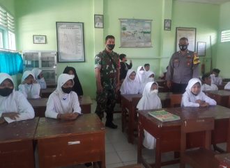 Bhabin Kedung Jaya Polsek Kedawung Polres Ciko Polda Jabar Monitoring test Swab di Kalangan Pelajar