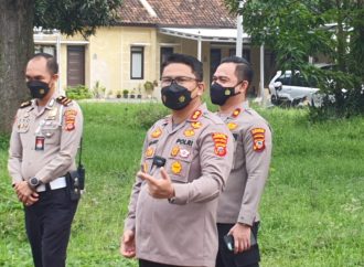 Semangati Anggota Isoman, Kapolres Cirebon Kota Jenguk dan Berikan Vitamin