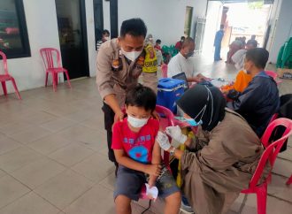 Kapolsek Utbar dan bhabin Polsek Utbar Polres Ciko, Monitoring vaksinasi dosis 2 bagi anak usia 6-11 Tahun.