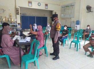 Percepatan Vaksinasi Nasional, Bhabin Lemahwungkuk Polsek Lemahwungkuk Polres Ciko Monitoring Suntik Vaksinasi Dosis 2 dan 3
