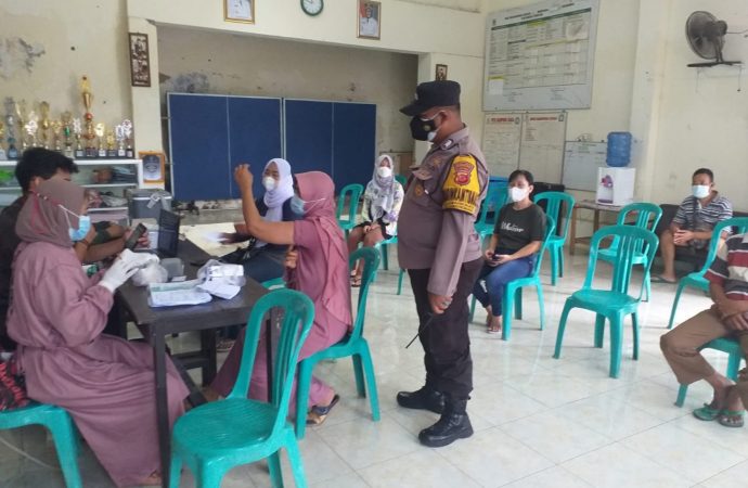 Percepatan Vaksinasi Nasional, Bhabin Lemahwungkuk Polsek Lemahwungkuk Polres Ciko Monitoring Suntik Vaksinasi Dosis 2 dan 3