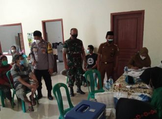 Percepatan Vaksinasi Nasional, Bhabin Citemu Polsek Mundu Polres Ciko Monitoring Suntik Vaksinasi Dosis 2
