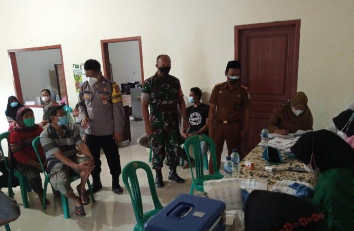 Percepatan Vaksinasi Nasional, Bhabin Citemu Polsek Mundu Polres Ciko Monitoring Suntik Vaksinasi Dosis 2