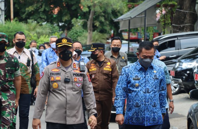 Kapolres Cirebon Kota bersama Forkopimda Giat Zoom Meeting Dipimpin Presiden