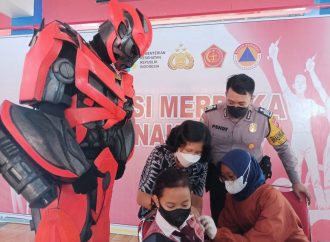 Bhabin Kejaksan Polsek Utbar Ciko & Robot, Semangati Anak-anak Vaksinasi Dosis 2
