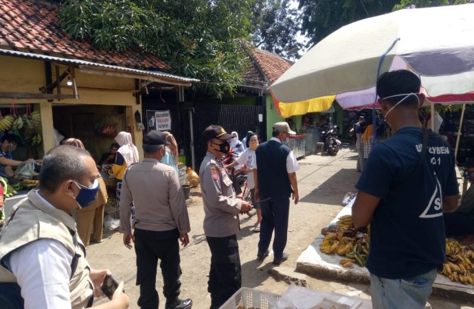 Dukung Vaknisasi Nasional Bhabinkamtibmas Jagastru Polsek Seltim Polres Ciko Monitoring Suntik Vaksin anak