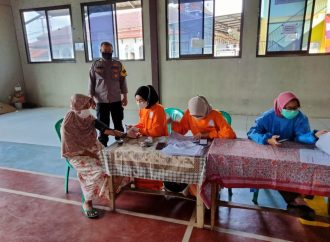 Gencar Percepatan Target Vakisinasi , Bhabin Kalitengah Polsek Kedawung Polres Ciko Pantau Suntik Vaksinasi Dosis 1 , 2 dan 3