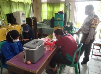 Dukung Vaknisasi Nasional ,Bhabinkamtibmas Pulasren Polsek Seltim Polres Ciko Himbau Terapkan Prokes