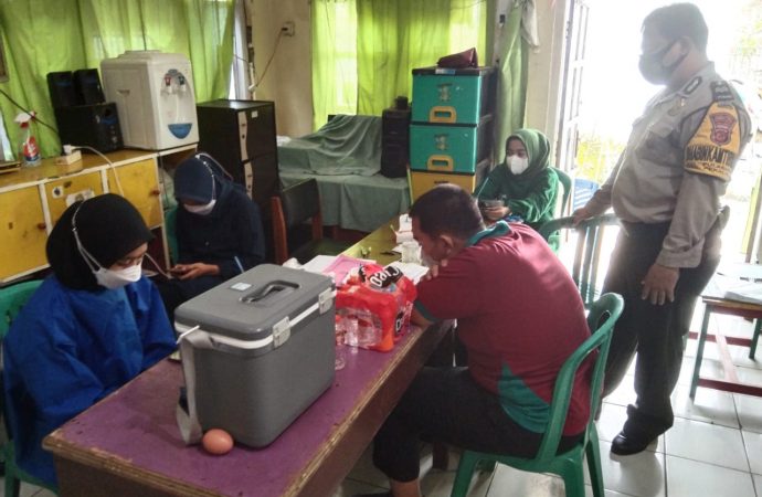 Dukung Vaknisasi Nasional ,Bhabinkamtibmas Pulasren Polsek Seltim Polres Ciko Himbau Terapkan Prokes