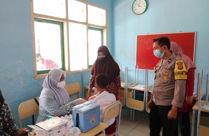 Monitroing Vaksinasi bagi Anak , Bhabin Battembat Polsek Kedawung Polres Ciko Himbau Prokes 5M