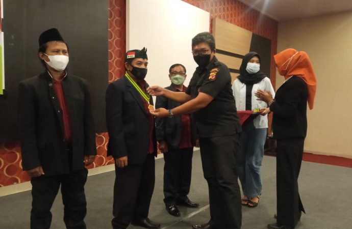 Kapolres Cirebon Kota melalui Kasi Humas Iptu Ngatidja SH. MH. Ucapkan Selamat Kepada Ketua beserta Pengurus PWC- R atas Penetapan dan Pengukuhan periode 2021-2024