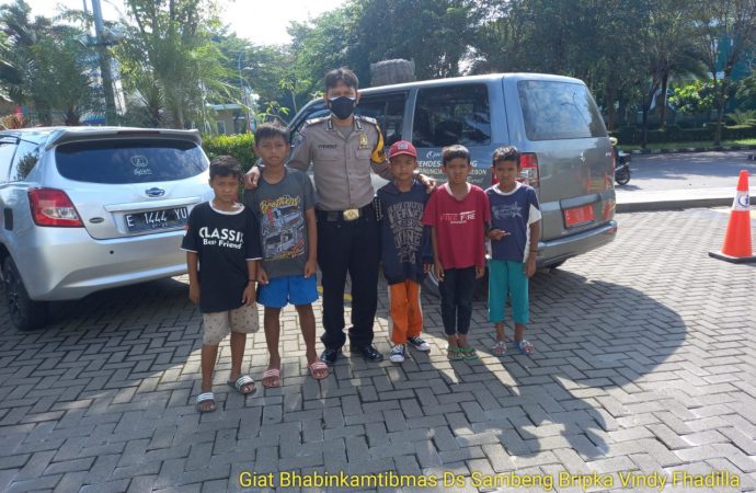 Sukseskan Percepatan Vaksinasi , Bhabinkamtibmas Sambeng Polsek Gunung Jati Polres Ciko Monitoring Vaksinasi anak