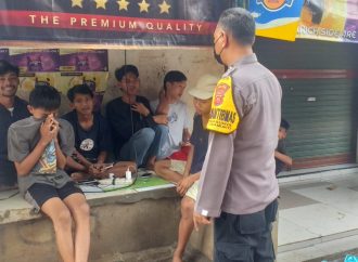 Berikan Binluh kepada warga, Bhabin Argasunya Polsek Selatan Timur Polres Ciko melalui Inovasi Jamblang