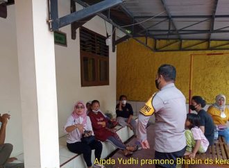 Bhabin Kapetakan Polsek Kapetakan Polres Ciko himbau warga dengan terapkan Prokes dan Vaksinasi