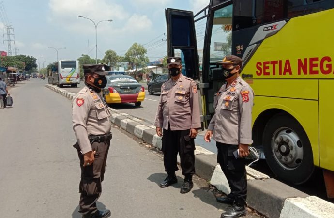 Antisipasi Tawuran, Kapolsek Seltim Terjunkan Personil ke lapangan Monitor Bubaran Anak Sekolah