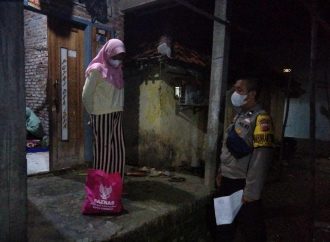 Baksos Sembako, Solusi Kapolres Cirebon Kota Bantu Warga yang Isoman di Kapetakan