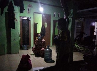 Baksos Sembako, Solusi Kapolres Cirebon Kota Bantu Warga yang Isoman di Kapetakan
