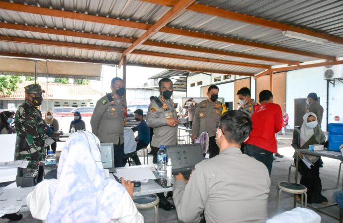 Kapolresta Cirebon Monitoring Vaksinasi Merdeka Anak di Tiga Lokasi