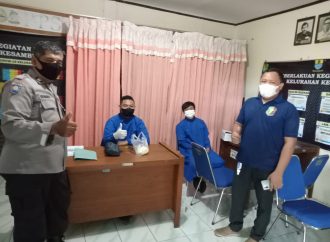 Vaksinasi masal Bhabinkamtibmas Kesambi Polsek Kesambi Polres Ciko Monitoring suntik dosis booster bagi warga