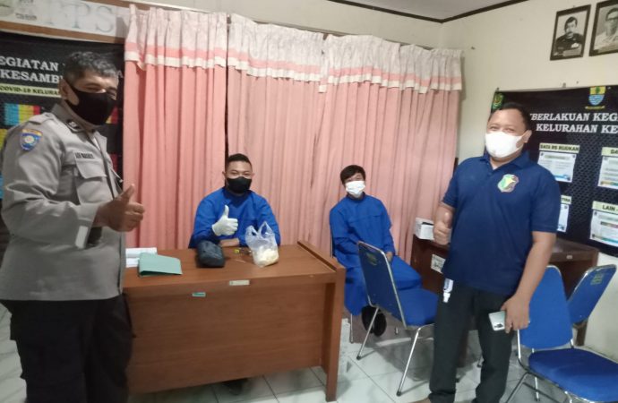 Vaksinasi masal Bhabinkamtibmas Kesambi Polsek Kesambi Polres Ciko Monitoring suntik dosis booster bagi warga