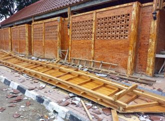 Konsol Galery Alun-alun Sangkala Buana yang Baru Diresmikan Gubernur Ambruk, Diduga Pelaksanaan Pekerjaan Asal-asalan