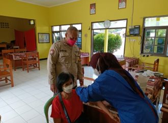 Bhabinkamtibmas Larangan Polsek Seltim Polres Ciko Monitoring Vaksin tahap 1, 2 dan 3 (Booster)