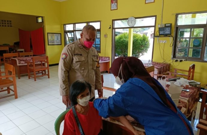 Bhabinkamtibmas Larangan Polsek Seltim Polres Ciko Monitoring Vaksin tahap 1, 2 dan 3 (Booster)
