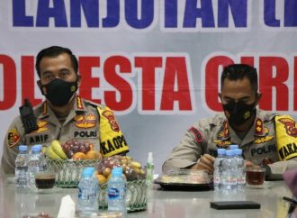 Kapolresta Cirebon Hadiri Zoom Meeting Vaksinasi Serentak Bersama Kabaintelkam Polri