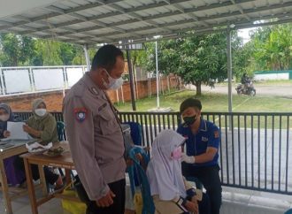 Bhabin Jadimulya Polsek Gunung Jati Polres Ciko Kawal warga Suntik Vaksin dosis1, 2 dan 3 (Booster )