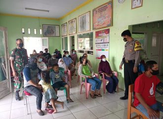 Gencar Percepatan Target Vaksinasi , Bhabin Palir Polsek Kedawung Polres Ciko Kawal Warga Suntik Vaksin dosis1, 2 dan 3 (Booster)