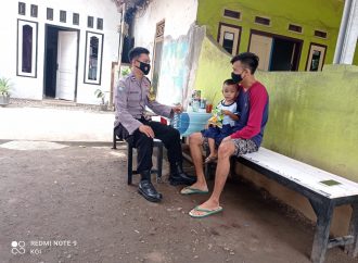Ciptakan Kondusifitas , Bhabin Mundu Mesigit Polsek Mundu Polres Ciko Sambangi Warga melalui Inovasi Jamblang di Masa PPKM Level 4