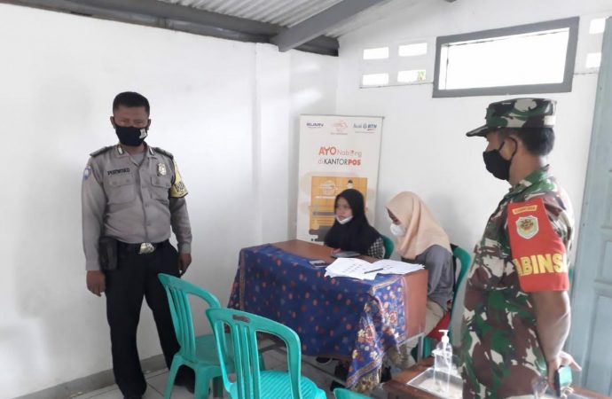 Kawal BPNT , Bhabinkamtibmas Mayung Polsek Gunungjati Polres Ciko himbau Prokes di PPKM level 4