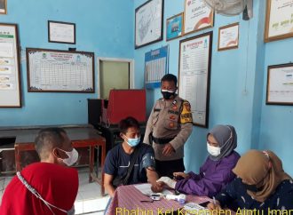 Sukseskan Vaksinasi Bhabin Kesenden Polsek Utbar Polres Ciko himbau Prokes saat Monitoring Suntik Vaksin dosis 1, 2 dan 3 ( booster )