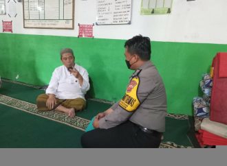 Jalin Kemitraan Bhabin Kejaksan Polsek Utbar Polres Ciko Sambangi Warga Melalui Inovasi Jamblang di Masa PPKM Level 4