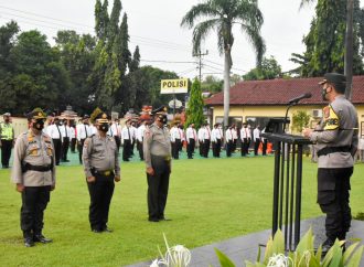 3 Personel Polresta Cirebon Mendapat Kenaikan Pangkat Pengabdian