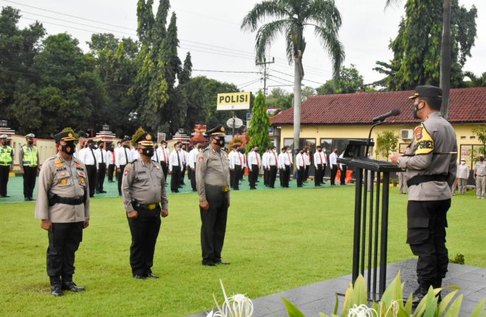 3 Personel Polresta Cirebon Mendapat Kenaikan Pangkat Pengabdian