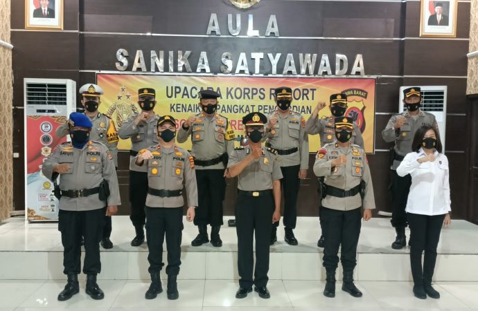 Wakapolres Ciko Pimpin Upacara Korps Rapot Kenaikan Pangkat Pengabdian Anggota Polri