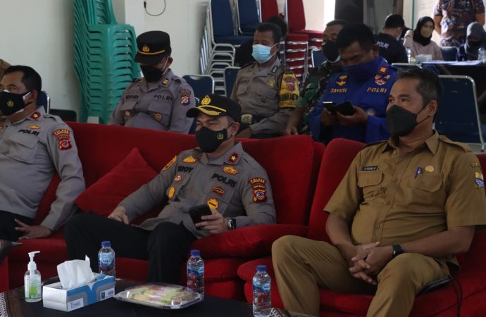Wakapolres Cirebon Kota Tinjau Vaksinasi Booster dan Ikuti Zoom Meeting Pimpinan Kapolri di Kantor Kel. Kecapi