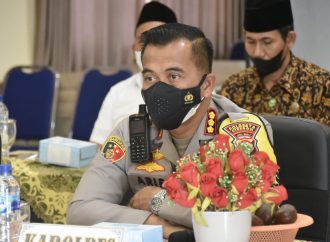 Kapolresta Cirebon Hadiri Zoom Meeting Vaksinasi Serentak Bersama Kapolri