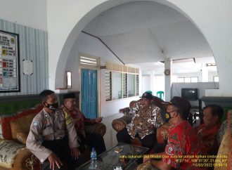 Bhabin Sura lor Polsek Kapetakan Polres Ciko Ajak Harkamtibmas dengan Inovasi Jamblang di tengah Warga