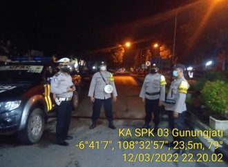 Peka Terhadap Aktivitas di Malam Minggu, Kapolsek Gunungjati Ciko Jabar Pimpin Patroli Tatap Muka