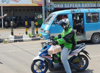 Ditengah Terik Matahari, Personil Sat lantas Polsek Seltim Ciko, Semangat Laksanakan Gatur