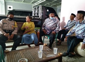 Bhabin Sura lor Polsek Kapetakan Polres Ciko Dialog Kamtibmas dengan Inovasi Jamblang bersama Warga