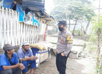 Sambang Kamtibmas Warga, Bhabin Pasindangan Polsek Gunungjati Polres Ciko Inovasi Jamblang Himbau Prokes