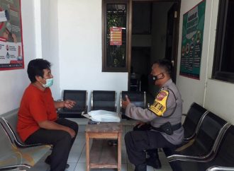 Sambangi Warga Ajak Harkamtibmas , Bhabin Kesenden Polsek Utbar Polres Ciko melalui Inovasi Jamblang